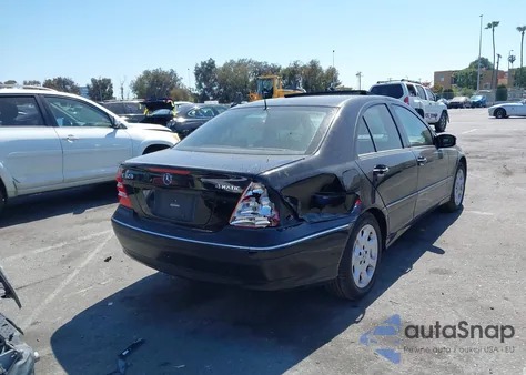 2005 Mercedes-Benz C 320 Luxury 4Matic z USA, uszkodzony, nr VIN WDBRF84J05F655379